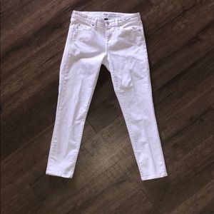 Gap Coupe Girlfriend fit white jeans, size 4R.